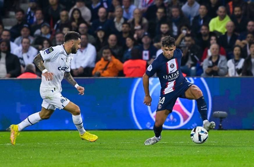 关于穆雷重要时刻比赛局势复杂，巴黎圣日耳曼带队取胜！上演精彩一战的信息